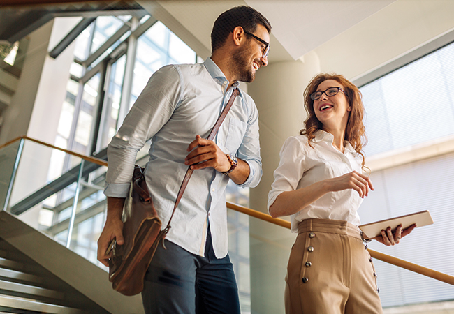 responsable formation dans des escaliers